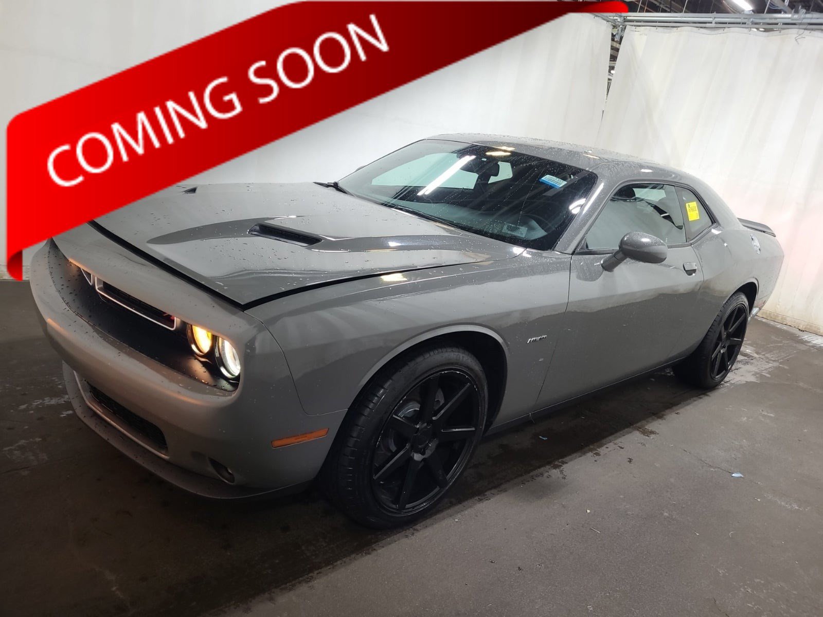 Used 2018 Dodge Challenger R/T RWD image 1