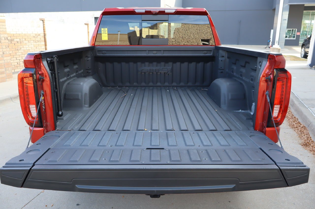 Used 2024 GMC Sierra 1500 AT4 w/ Technology Package AWD/4WD image 30