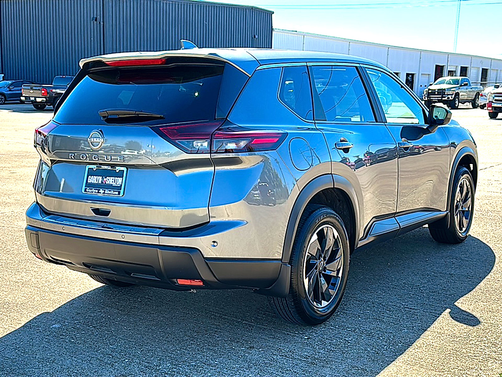 Used 2025 Nissan Rogue SV image 8