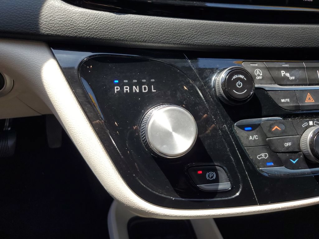 Used 2023 Chrysler Pacifica Touring-L FWD image 24