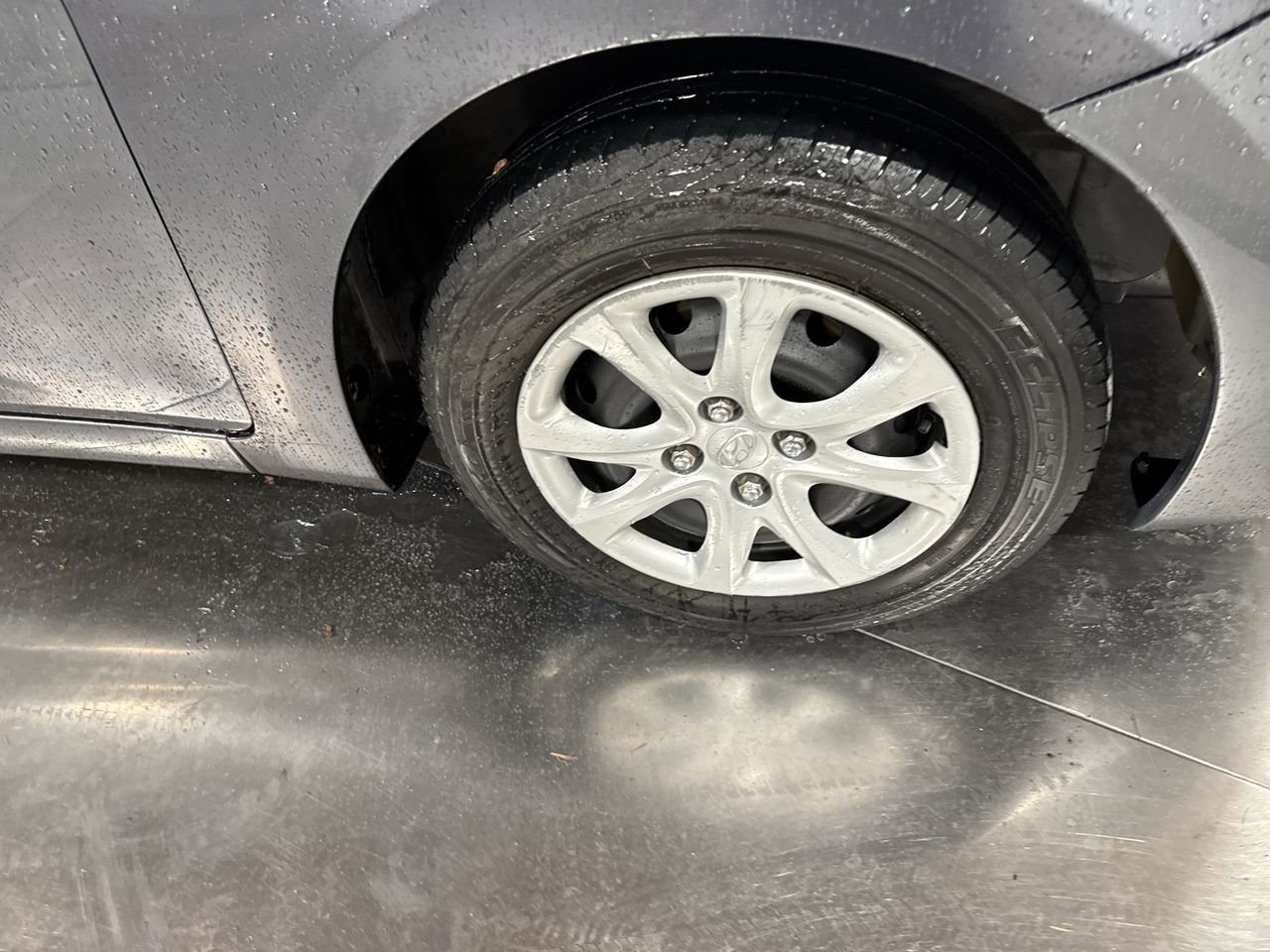 Used 2012 Hyundai Accent GLS w/ Comfort Pkg 2 FWD image 14