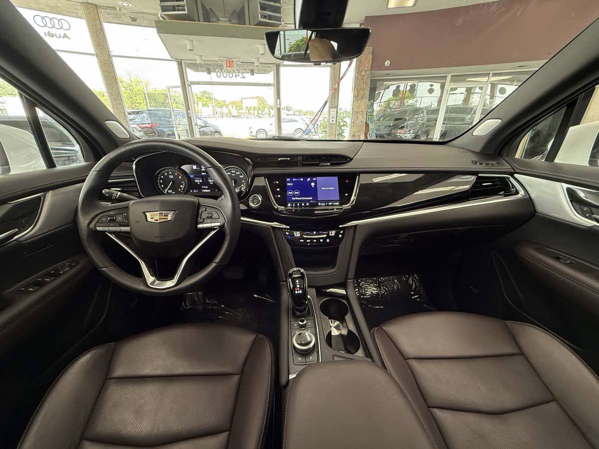 Used 2024 Cadillac XT6 Premium Luxury w/ Technology Package image 37