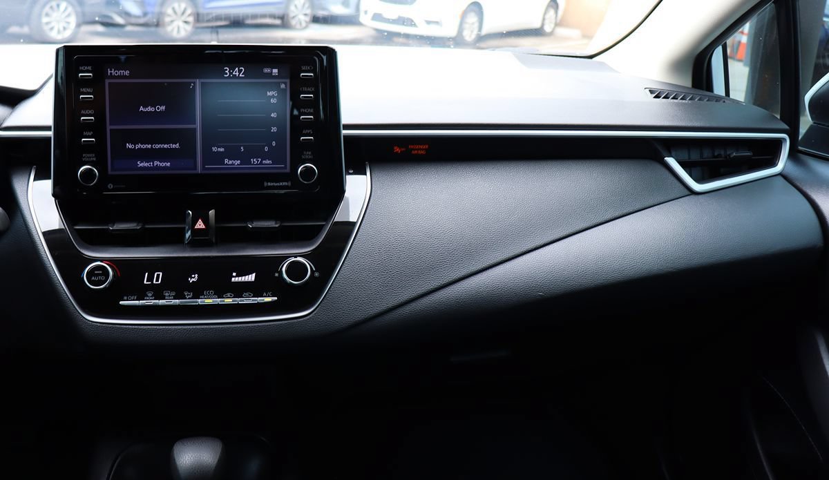 Used 2021 Toyota Corolla LE FWD image 44