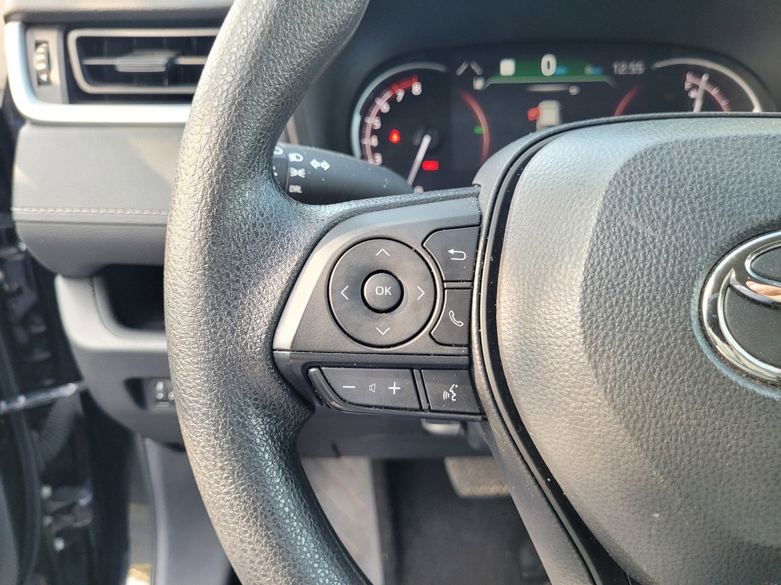 Used 2024 Toyota RAV4 LE image 22