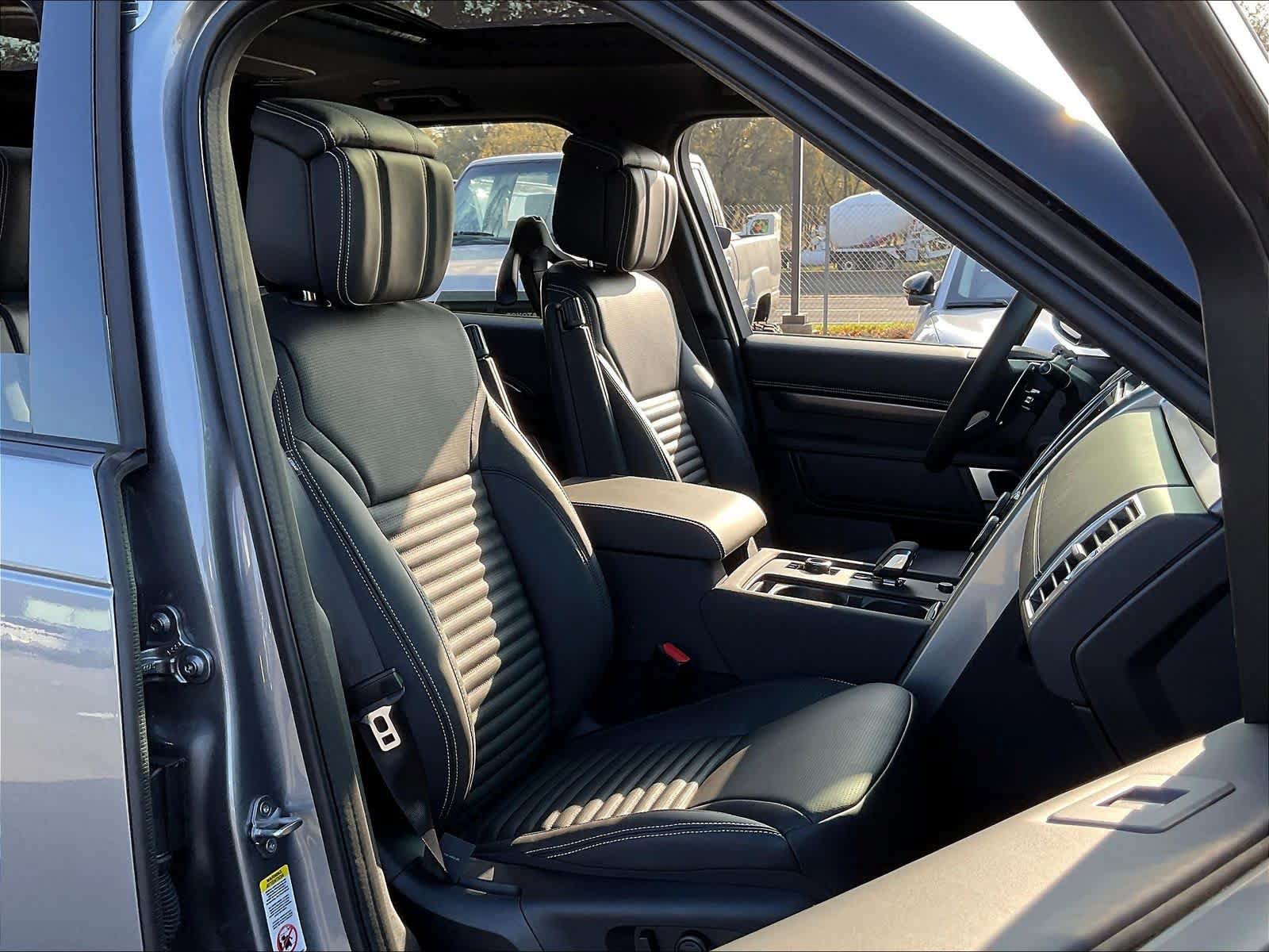 New 2025 Land Rover Discovery Metropolitan Edition AWD/4WD image 31
