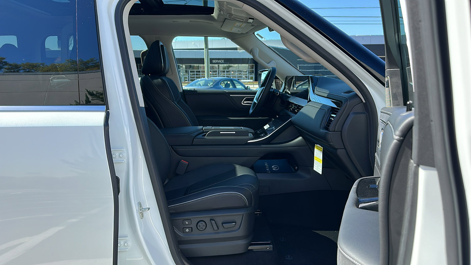 New 2025 INFINITI QX80 Sensory image 9