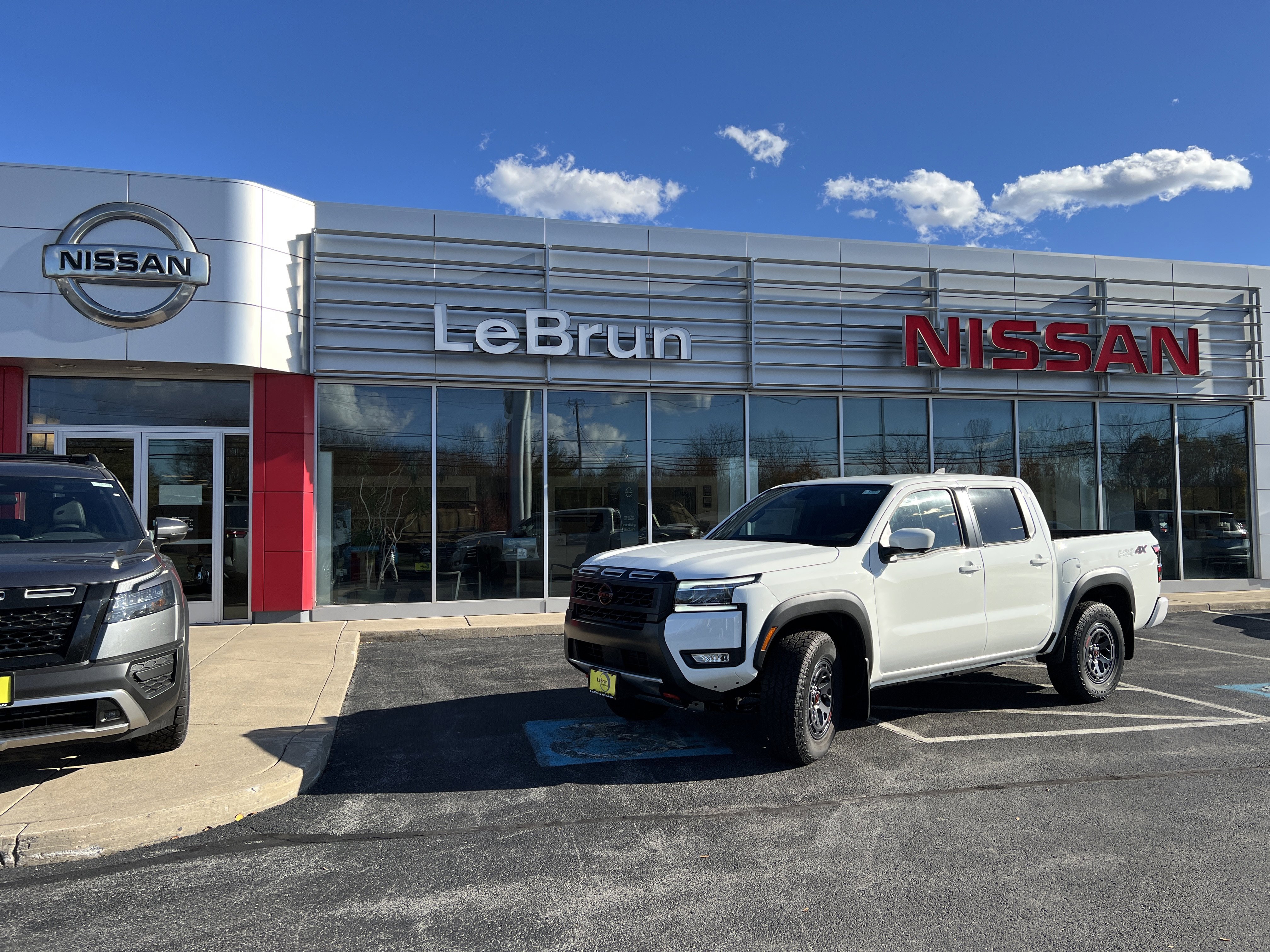 New 2025 Nissan Frontier PRO-4X w/ Pro Convenience Package