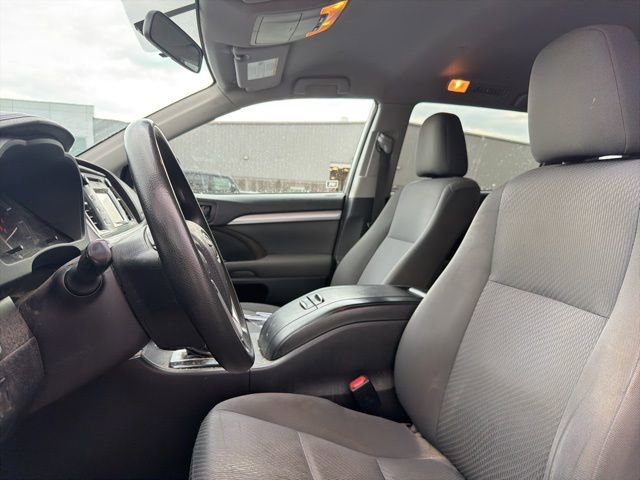 Used 2016 Toyota Highlander LE image 12