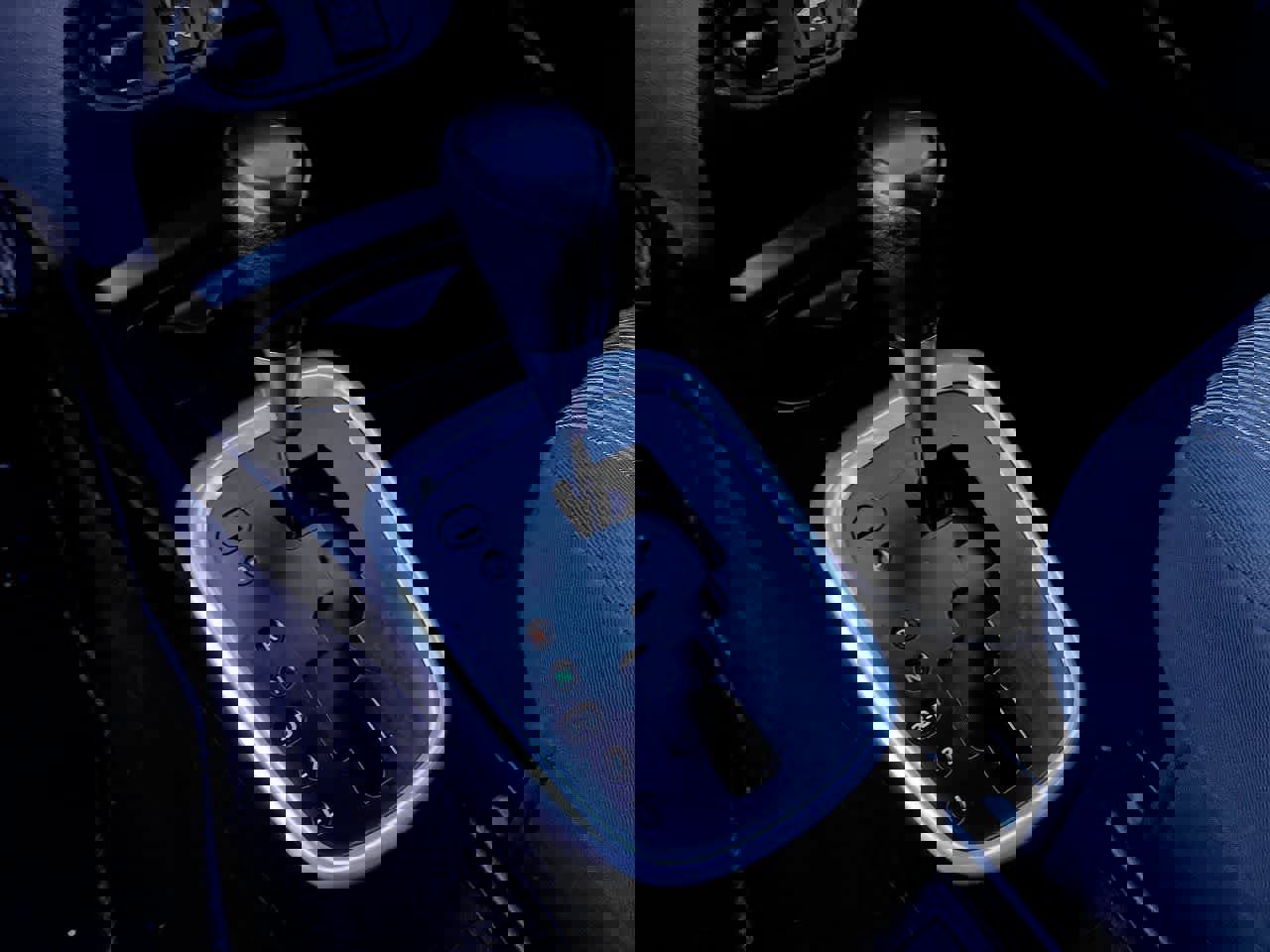 Used 2015 Toyota Yaris L image 20