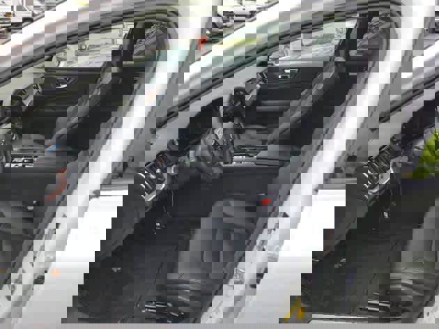 Used 2025 Volvo V60 B5 Cross Country Plus image 4