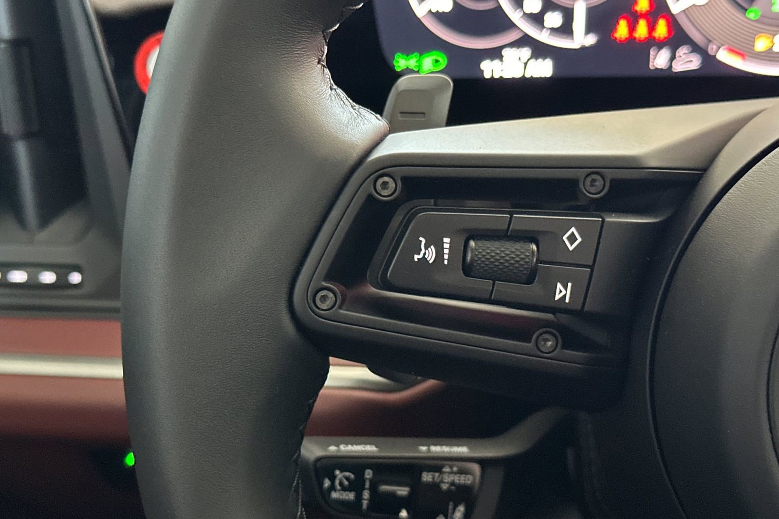 New 2025 Porsche Cayenne Turbo AWD/4WD image 31