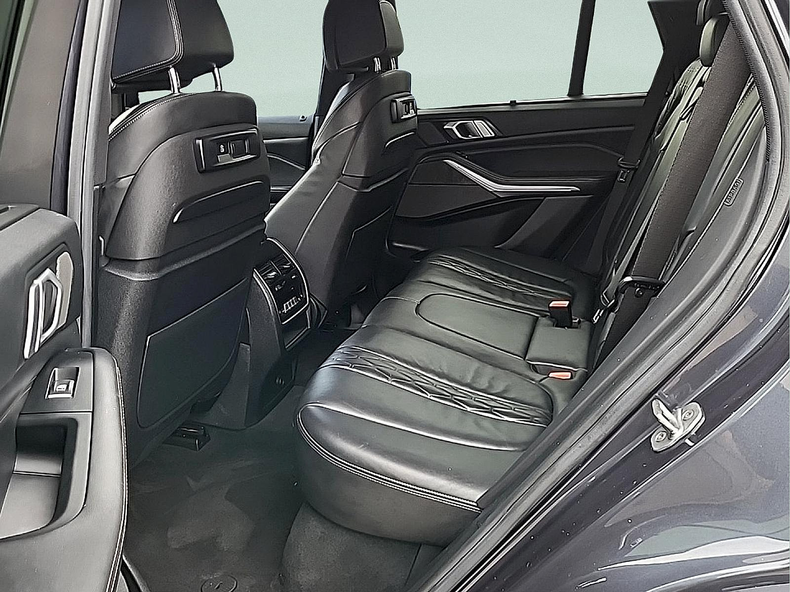 Used 2019 BMW X5 xDrive50i w/ M Sport Package AWD/4WD image 12