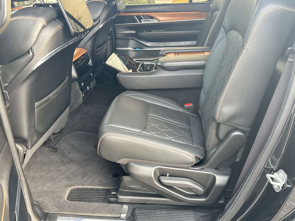 Used 2022 Jeep Grand Wagoneer Series III w/ Rear Seat Video Group 1 image 10