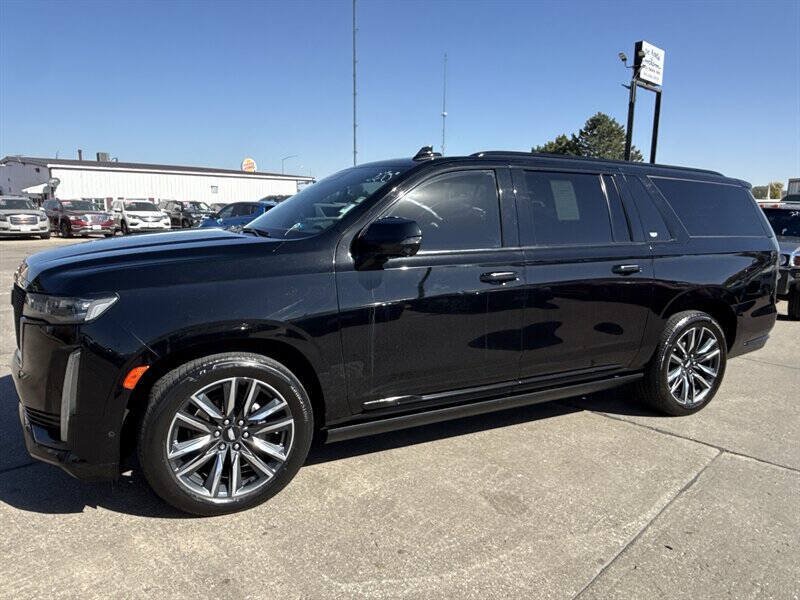 Used 2023 Cadillac Escalade ESV Sport w/ Touring Package AWD/4WD image 2