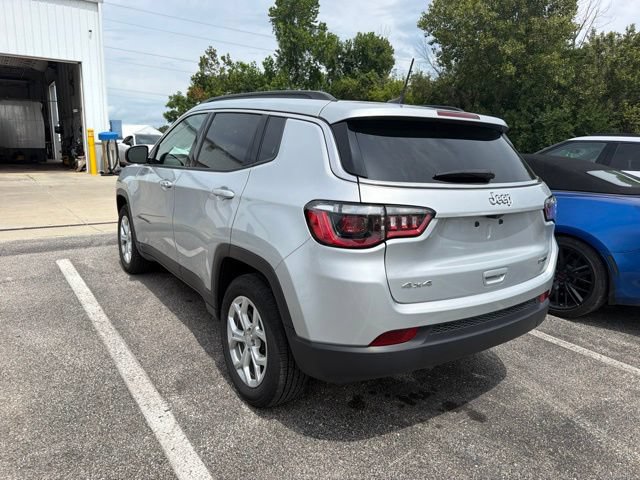 Used 2024 Jeep Compass Latitude AWD/4WD image 4