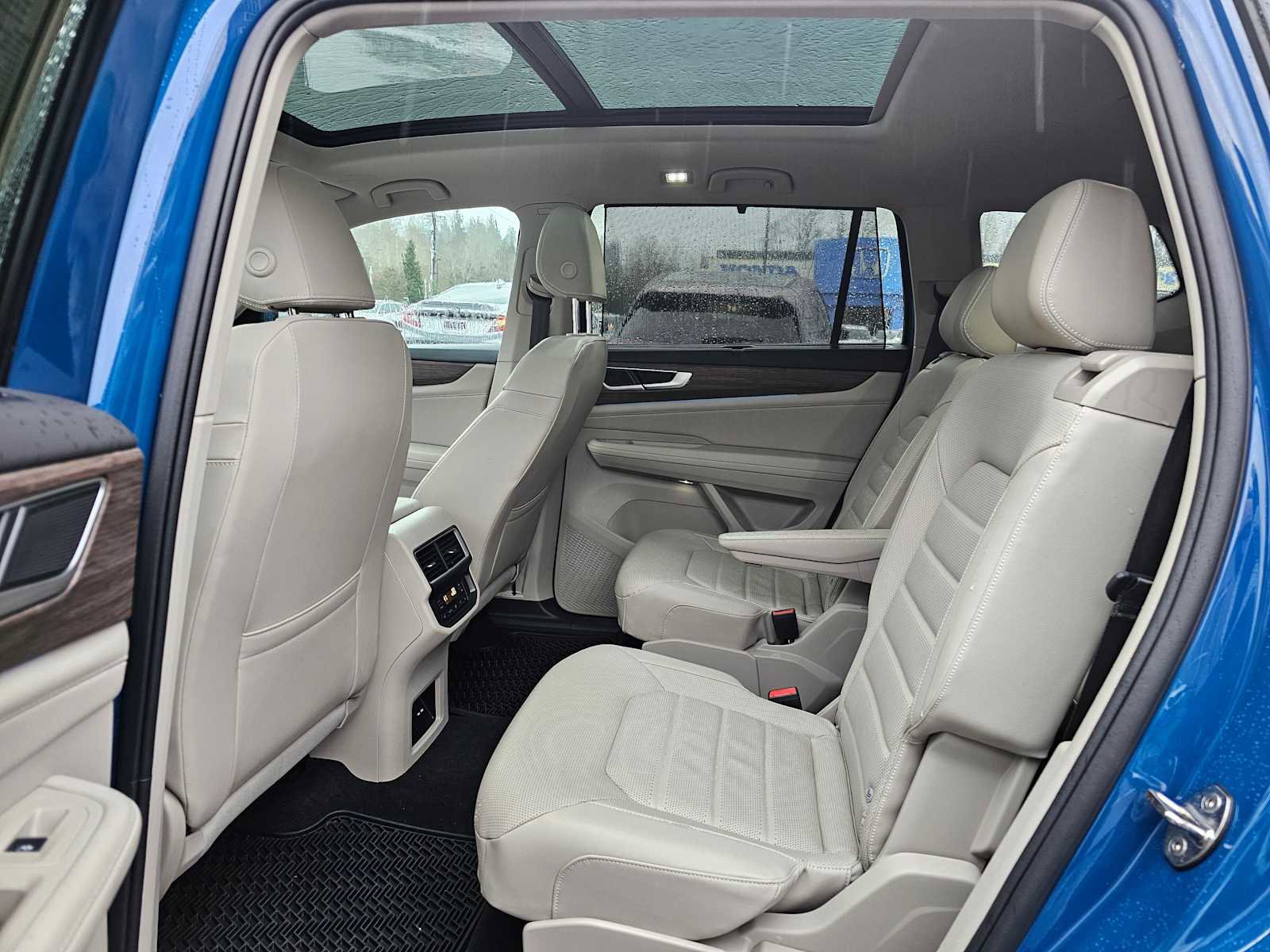 Used 2025 Volkswagen Atlas SEL image 21