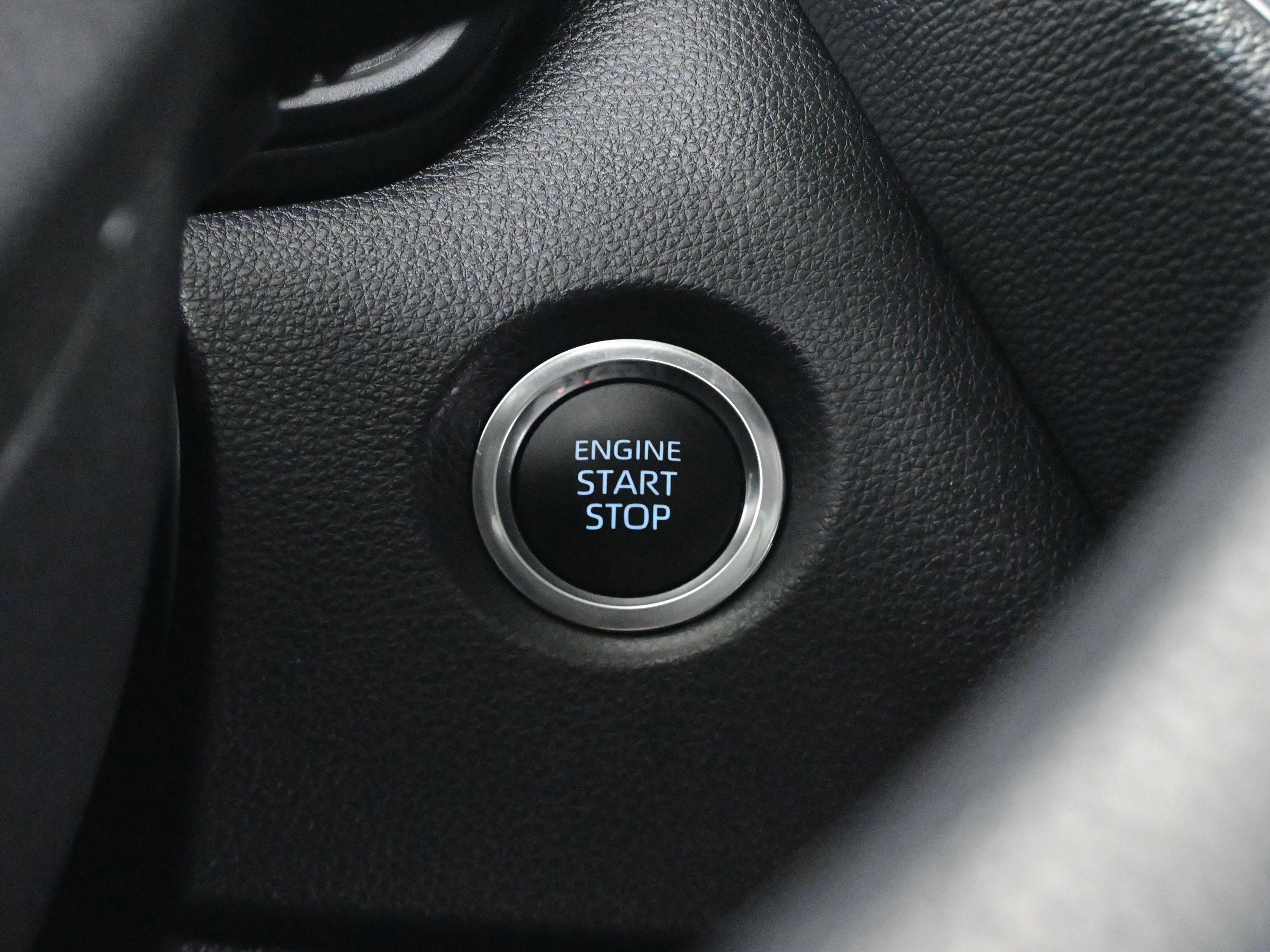 Used 2025 Toyota Corolla LE w/ LE Premium Package image 21