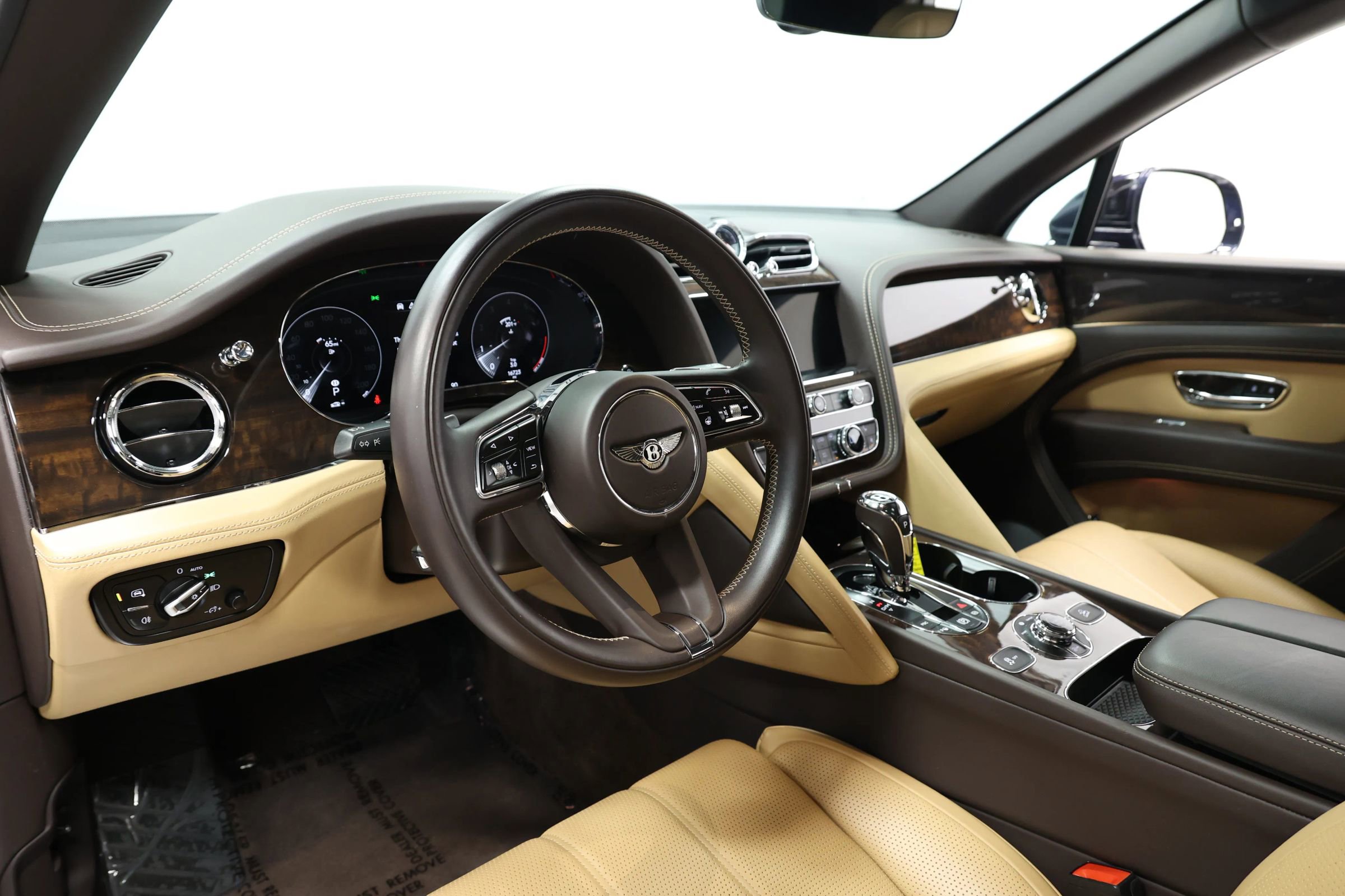 Used 2021 Bentley Bentayga AWD/4WD image 2