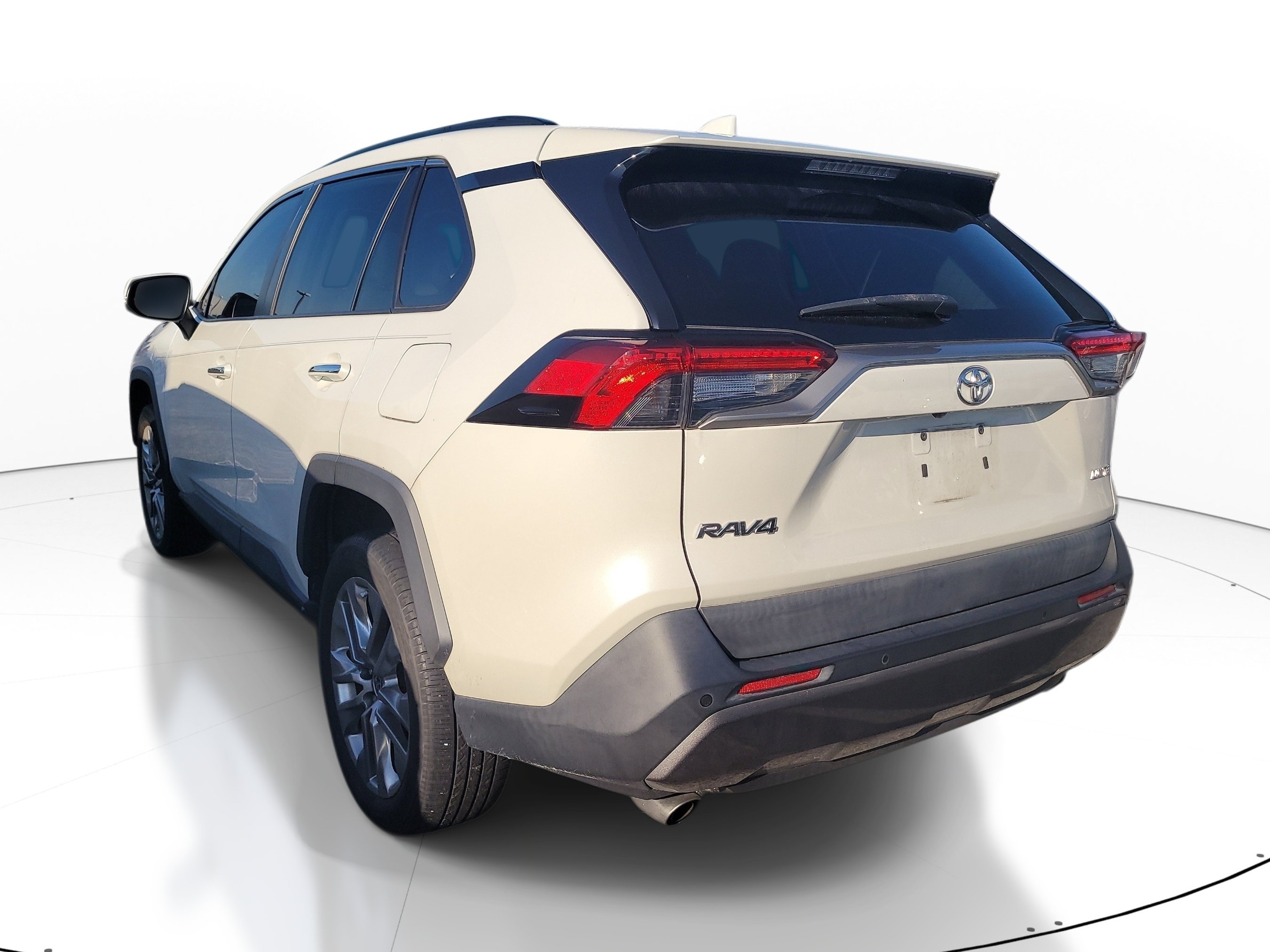 Used 2021 Toyota RAV4 Limited FWD image 5