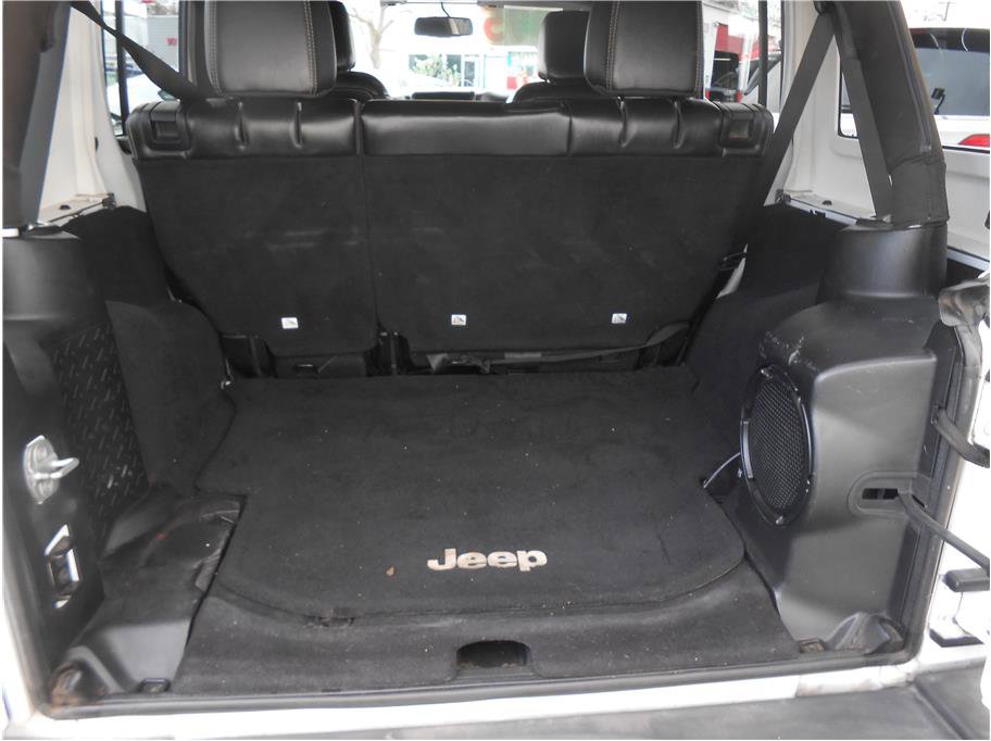 Used 2013 Jeep Wrangler Unlimited Rubicon w/ Connectivity Group AWD/4WD image 9