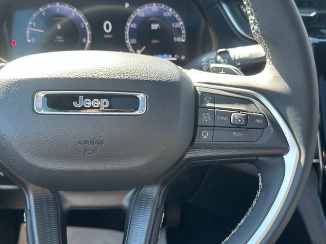 Used 2025 Jeep Grand Cherokee Altitude image 24