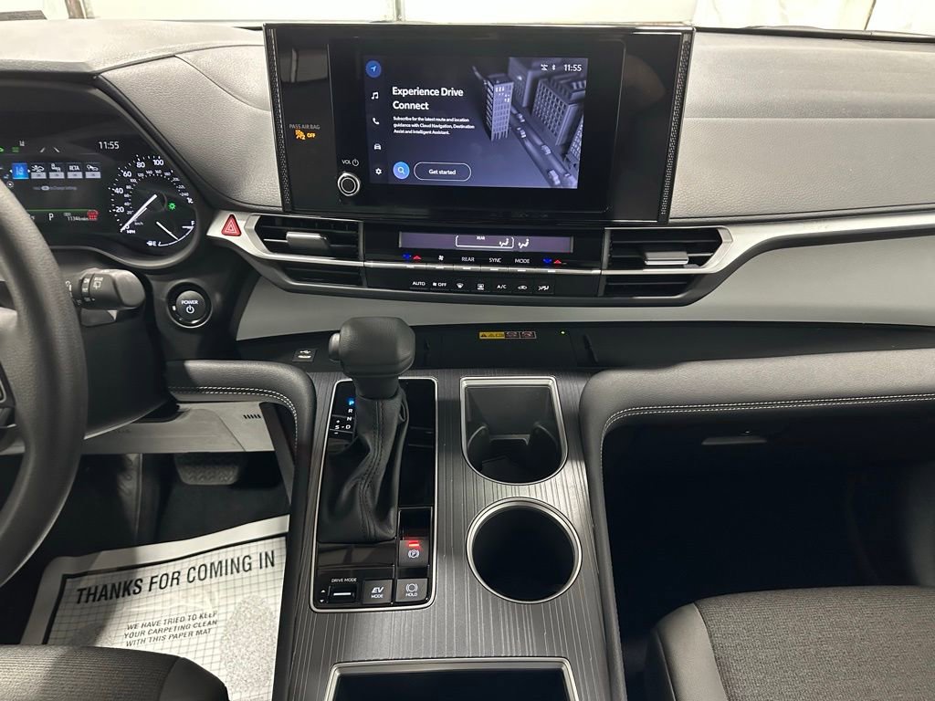 Used 2025 Toyota Sienna LE image 25