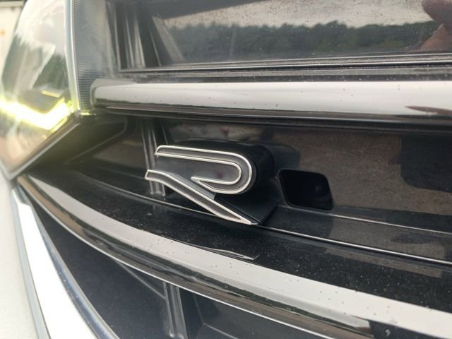 Used 2022 Volkswagen Tiguan SE R-Line image 14