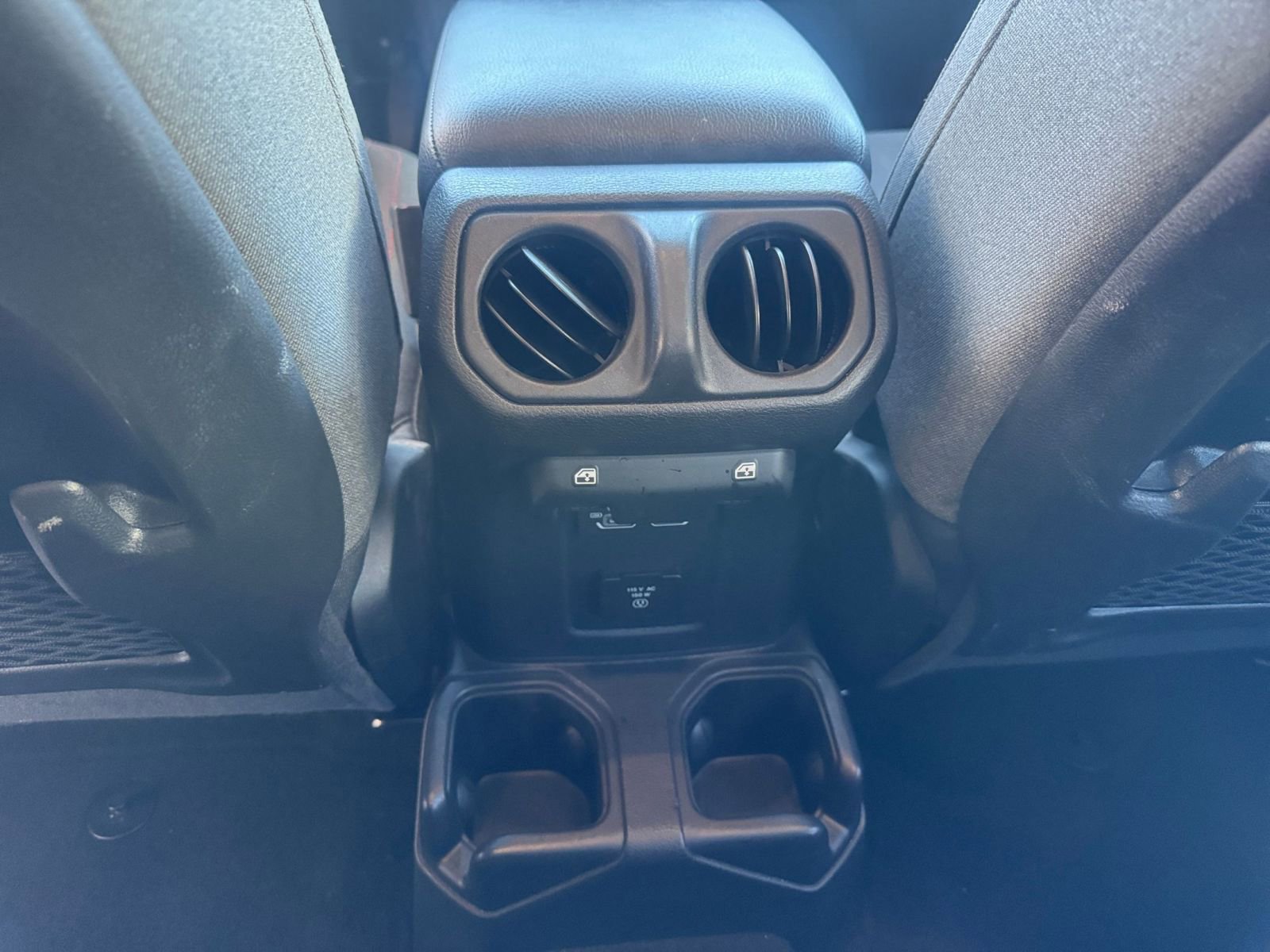 Used 2025 Jeep Wrangler Unlimited Rubicon image 24