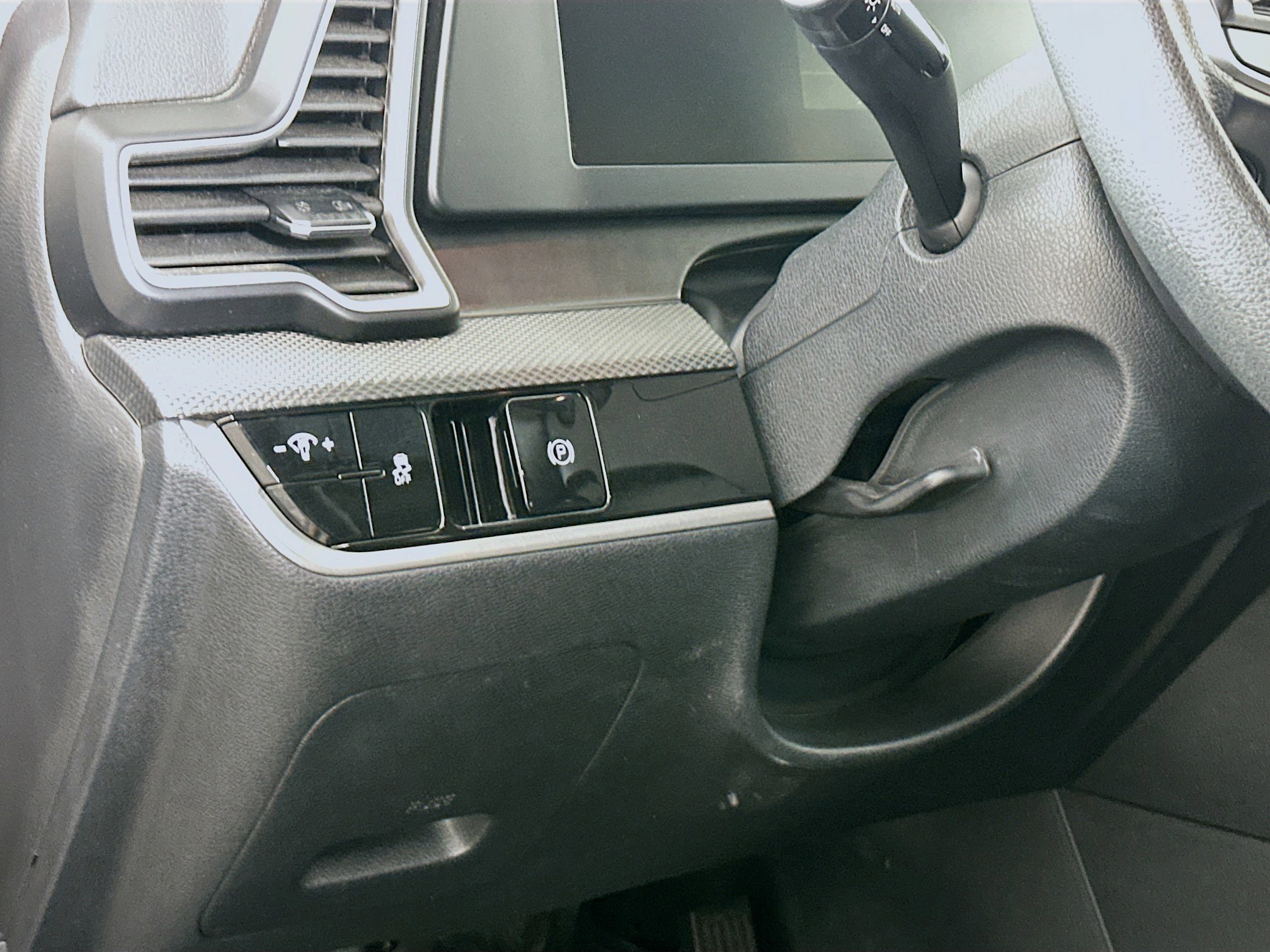 Used 2025 Kia Sportage LX image 16