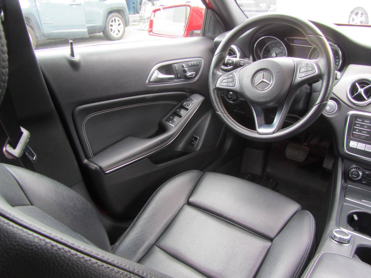 Used 2018 Mercedes-Benz GLA 250 4MATIC image 12