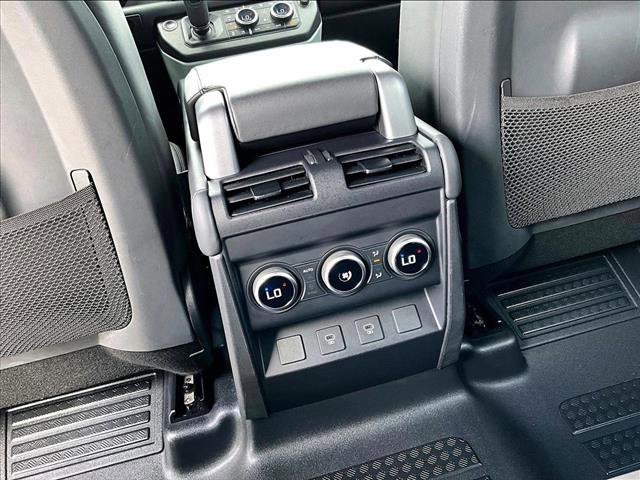 Used 2024 Land Rover Defender 110 SE image 25