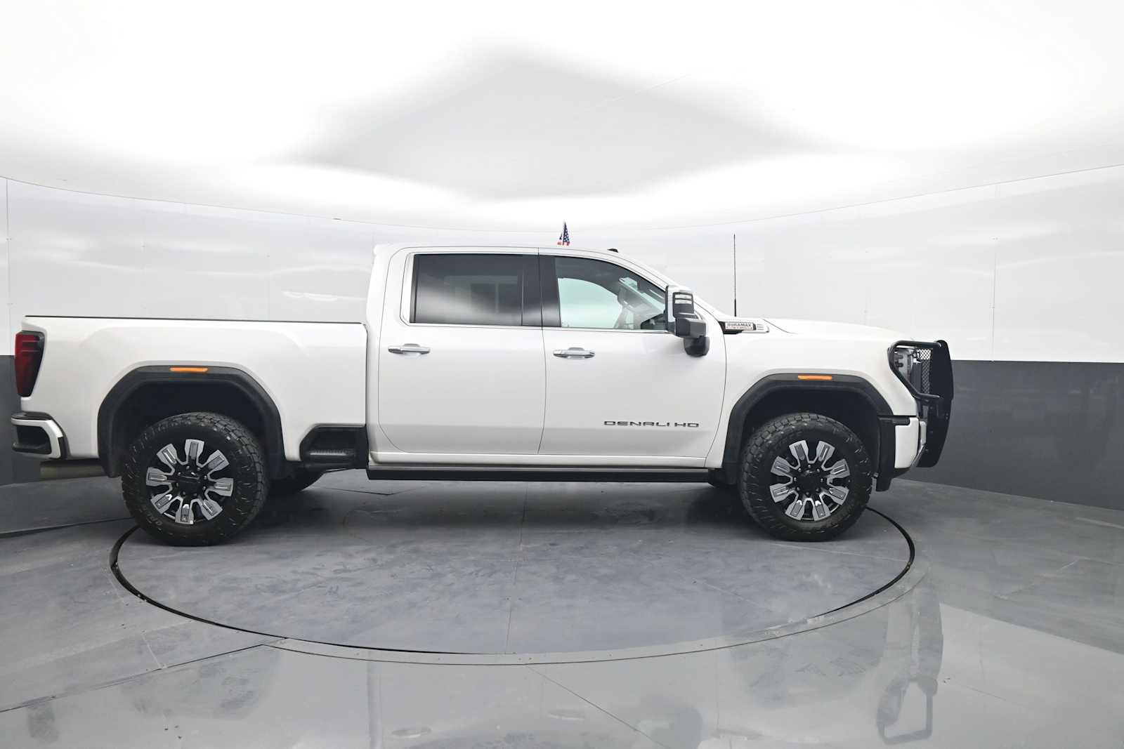 Used 2024 GMC Sierra 3500 Denali w/ Denali Reserve Package AWD/4WD image 9