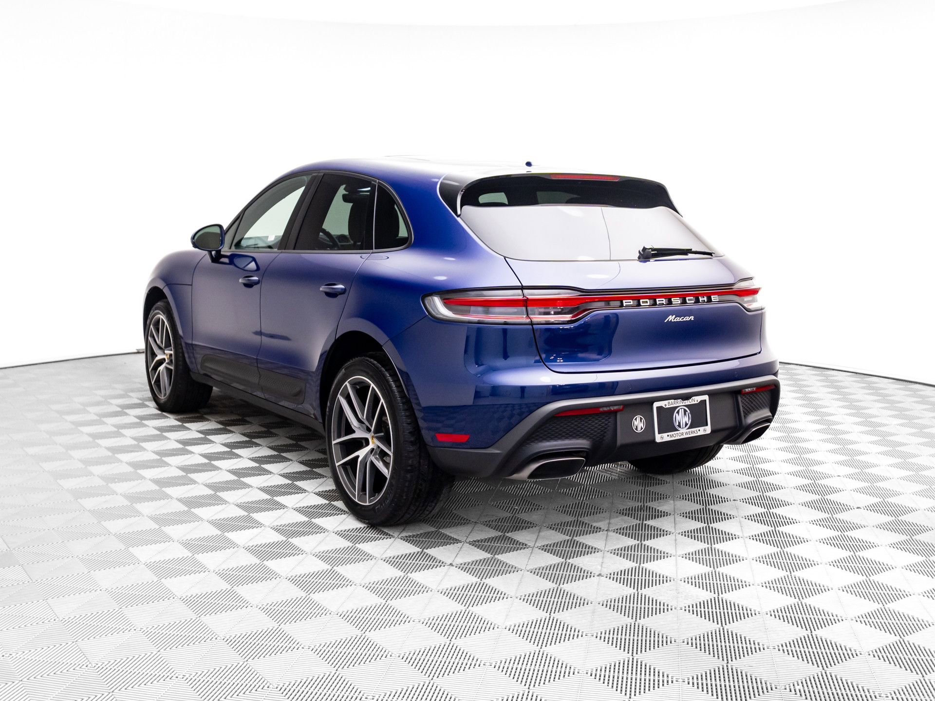 Certified 2025 Porsche Macan video 3