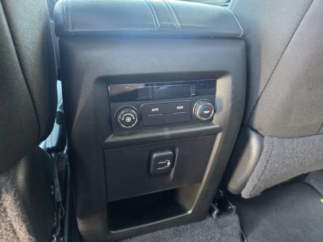Used 2023 Chevrolet Traverse LT w/ Rear Camera Mirror Package AWD/4WD image 32