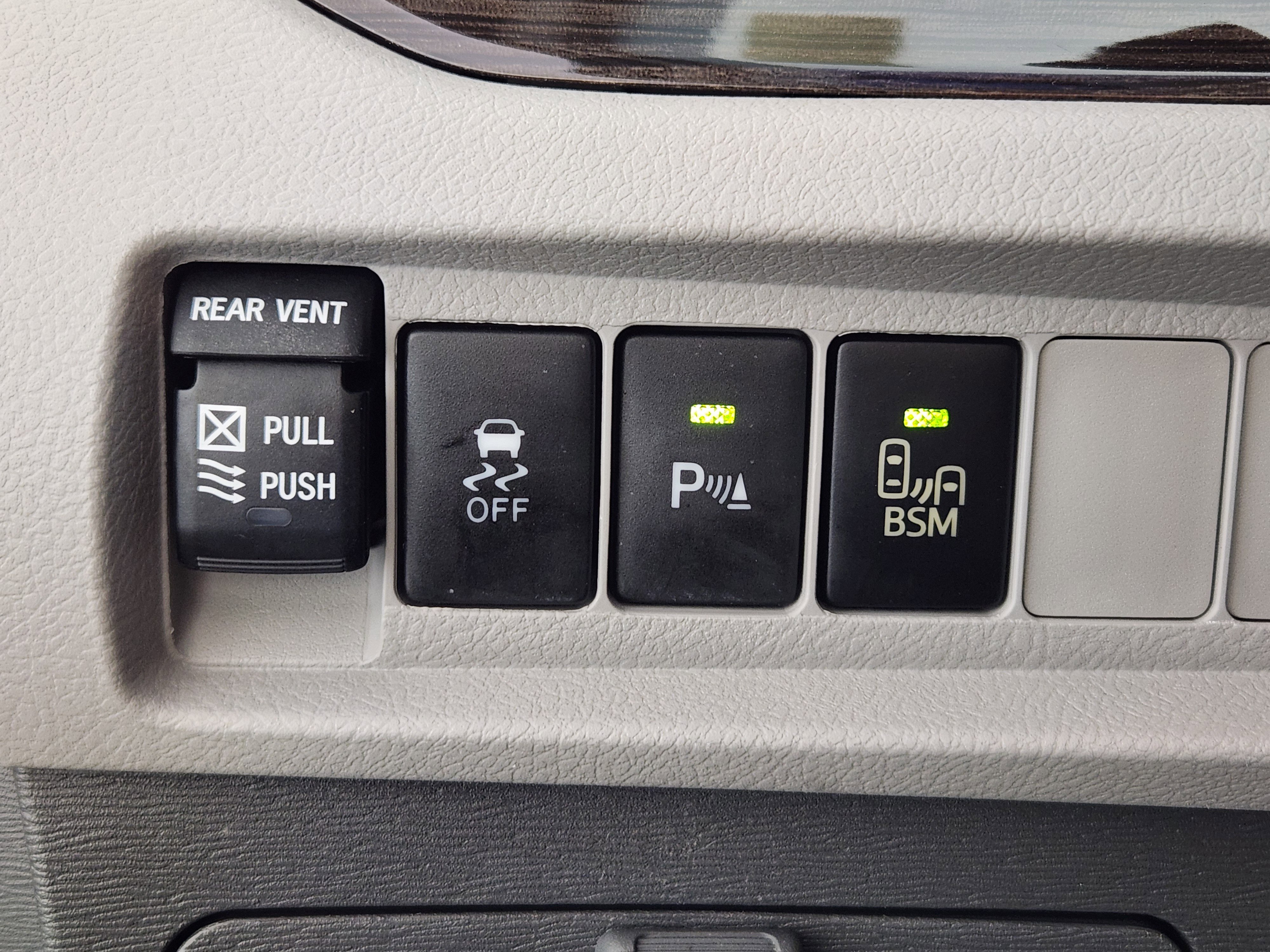 Used 2015 Toyota Sienna XLE Premium FWD image 27