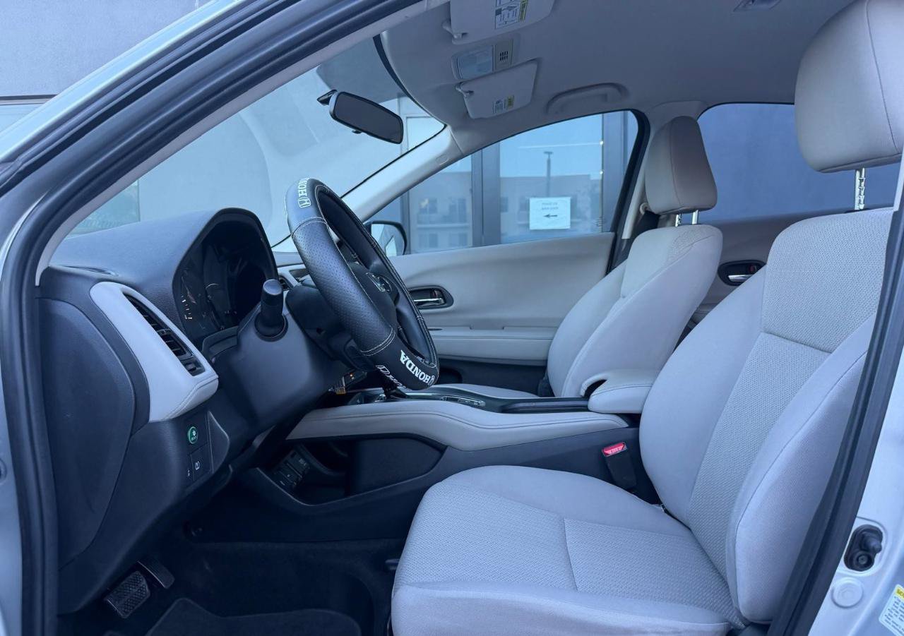 Used 2016 Honda HR-V LX image 14
