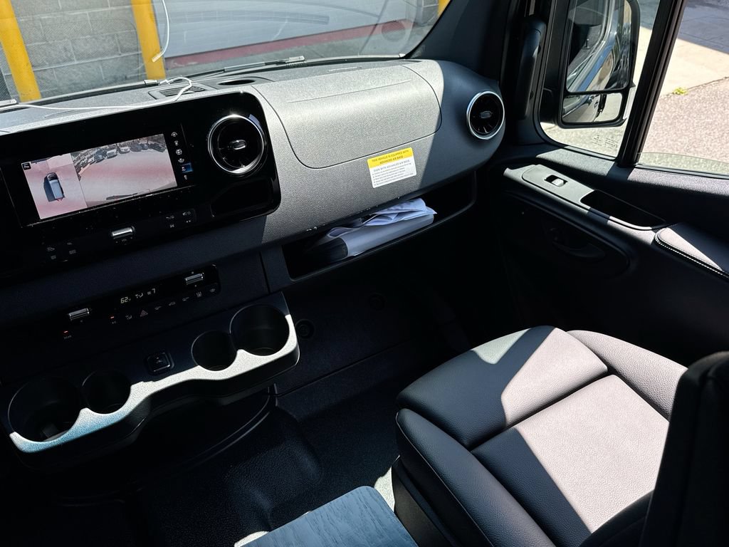 Used 2022 Mercedes-Benz Sprinter 2500 image 23