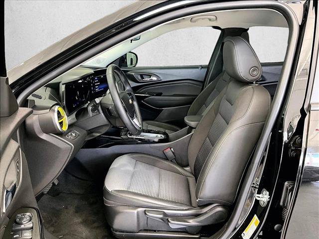 Used 2024 Chevrolet Trax LT w/ Driver Confidence Package FWD image 27