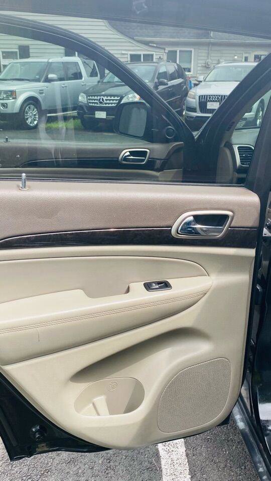 Used 2011 Jeep Grand Cherokee Laredo image 16