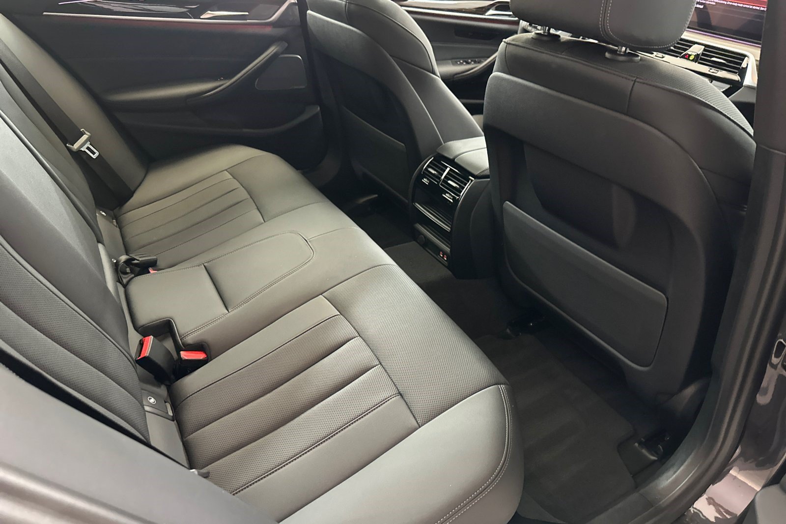 Certified 2023 BMW 540i w/ Premium Package RWD image 31