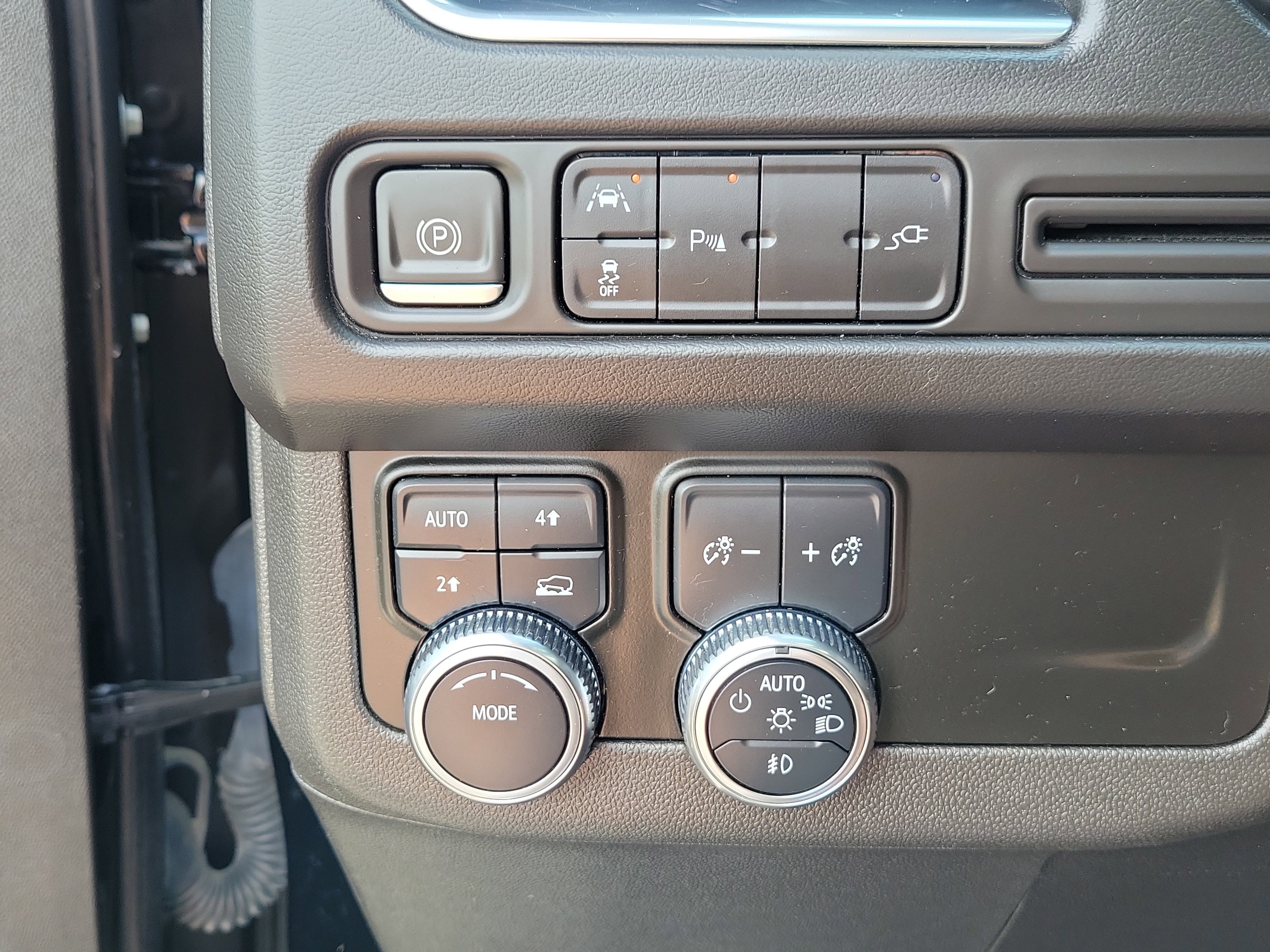 Used 2021 GMC Yukon XL SLT w/ SLT Premium Package image 21