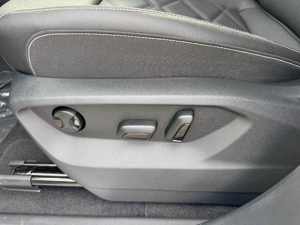 New 2026 Volkswagen Atlas SE image 12