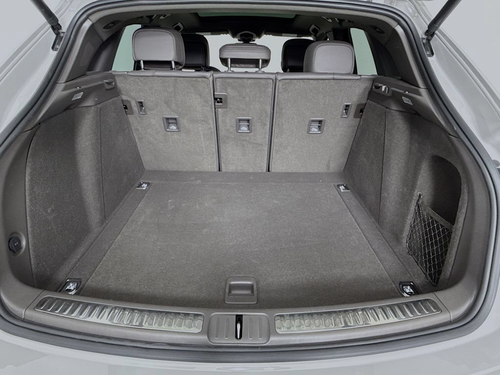 Used 2025 Porsche Macan AWD/4WD image 28