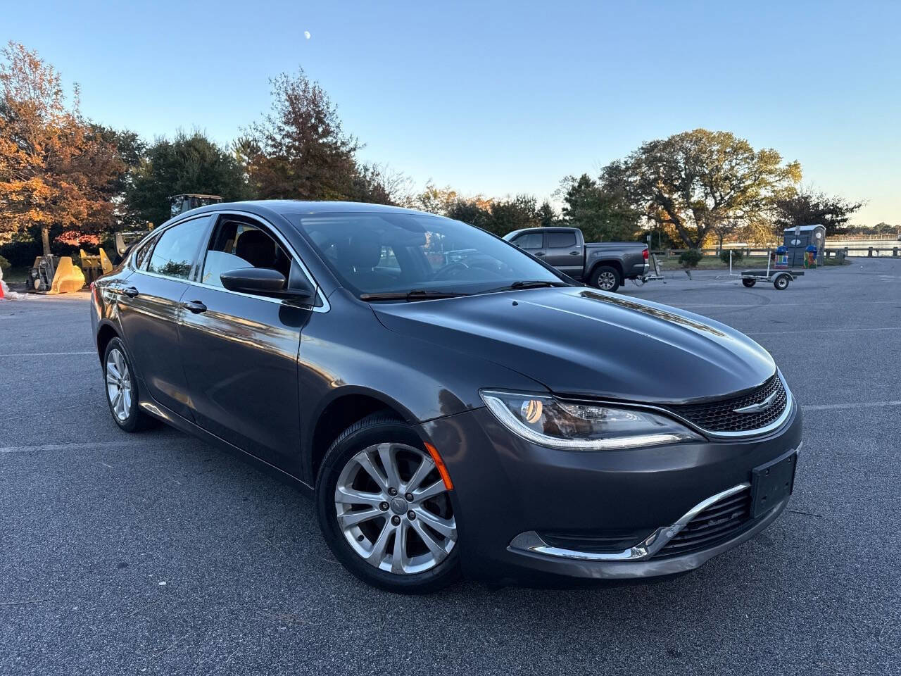 Used 2015 Chrysler 200 Limited w/ Convenience Group image 3
