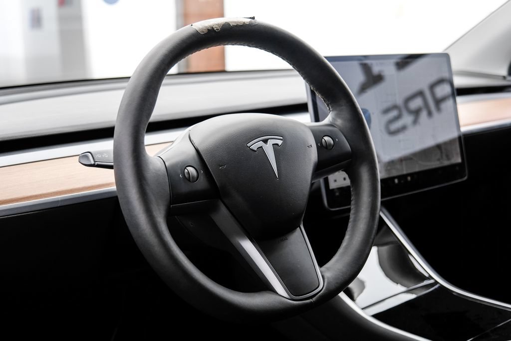 Used 2021 Tesla Model Y Long Range AWD/4WD image 18