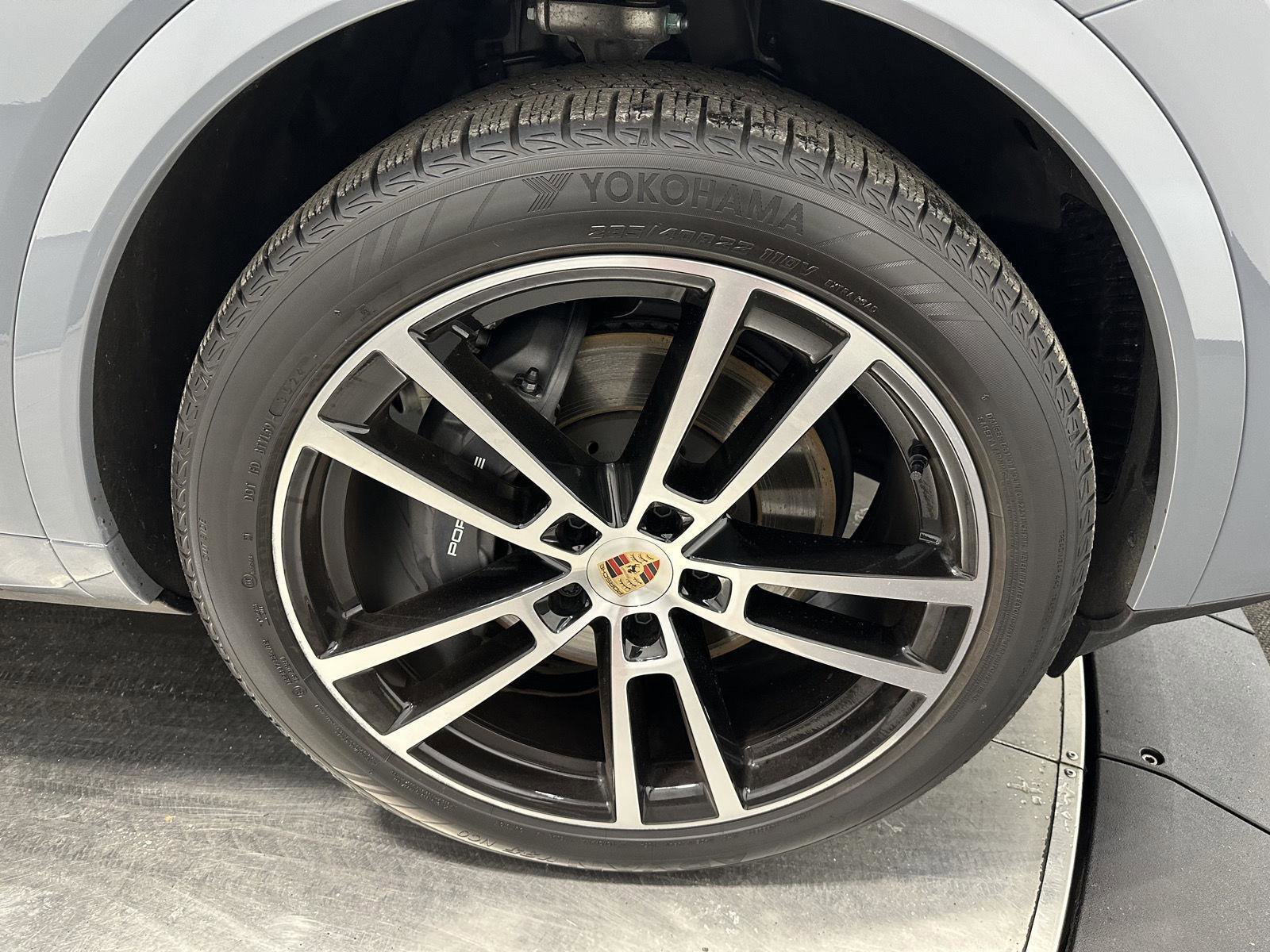 Certified 2025 Porsche Cayenne Coupe image 8