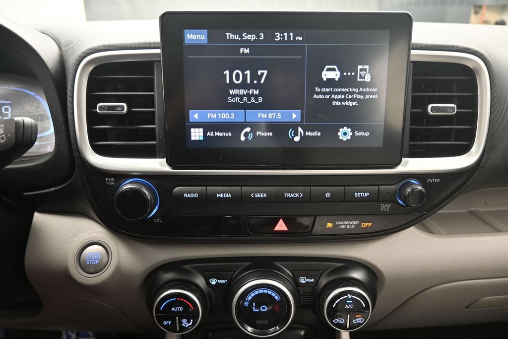 Used 2024 Hyundai Venue SEL FWD image 11