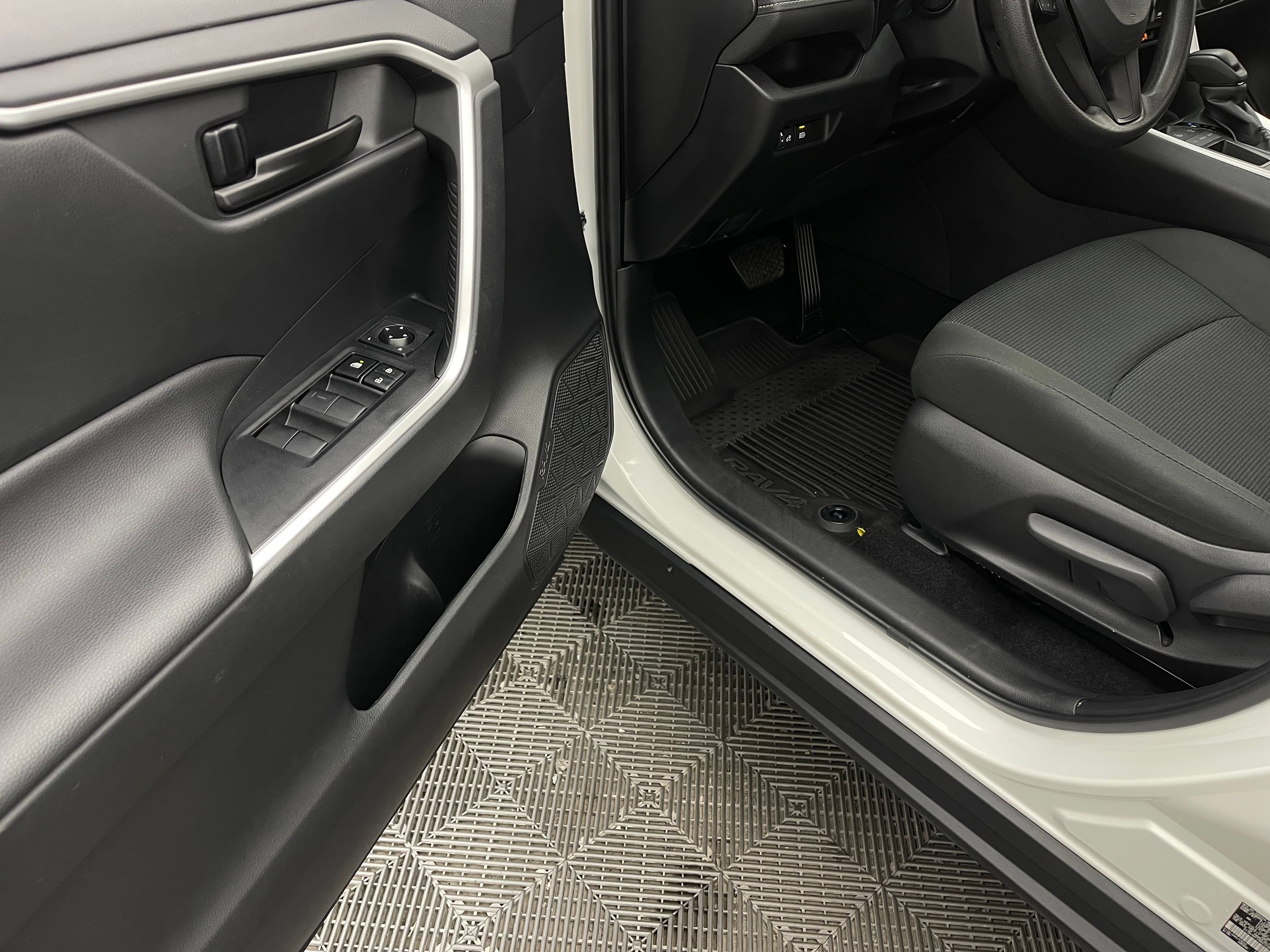 Used 2024 Toyota RAV4 LE FWD image 13