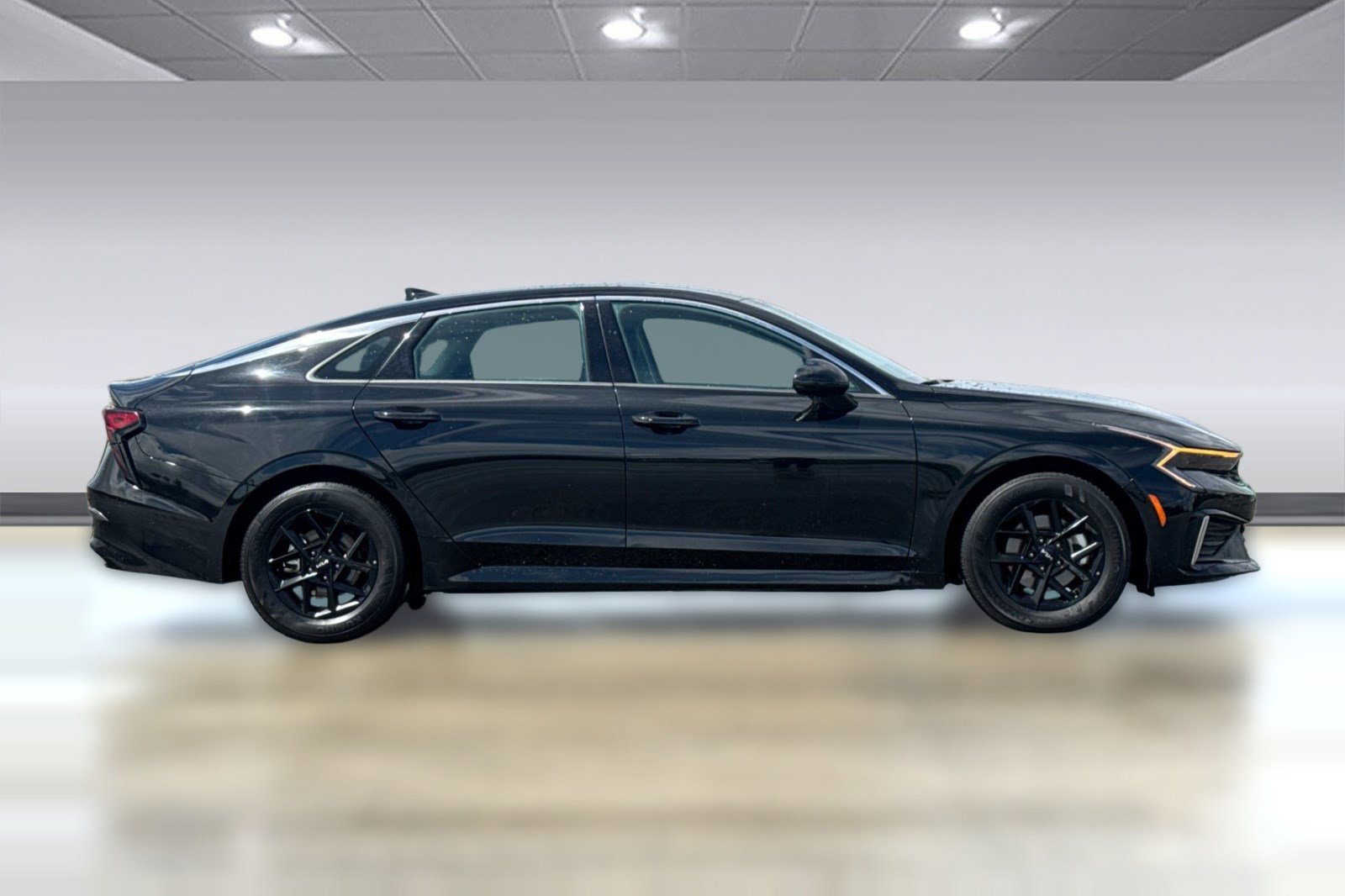 Used 2025 Kia K5 LXS image 2