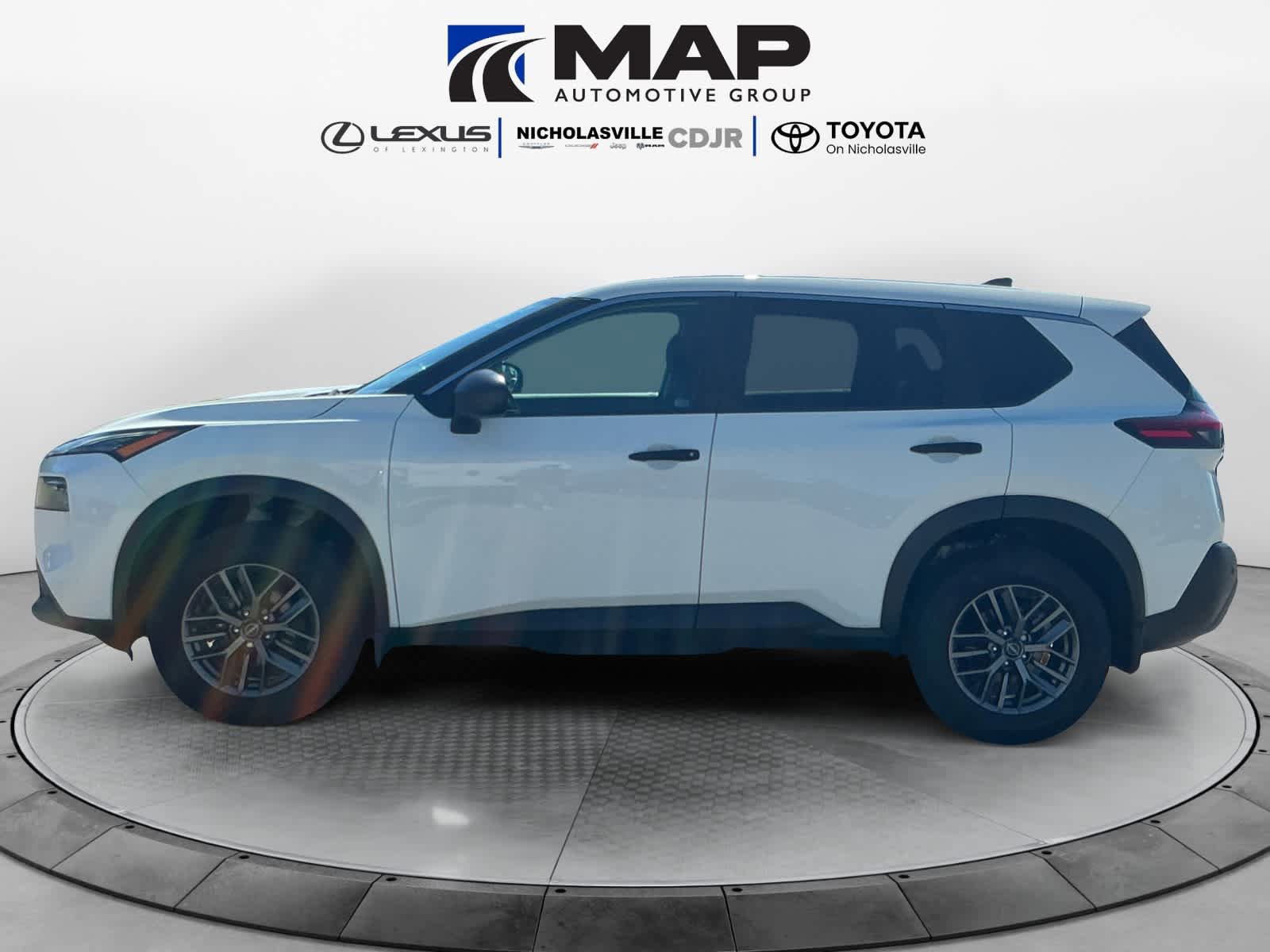 Used 2023 Nissan Rogue S AWD/4WD image 2